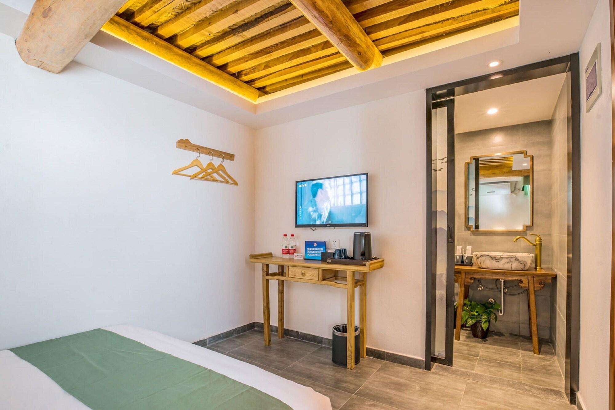 Lotus Hotel 2*
