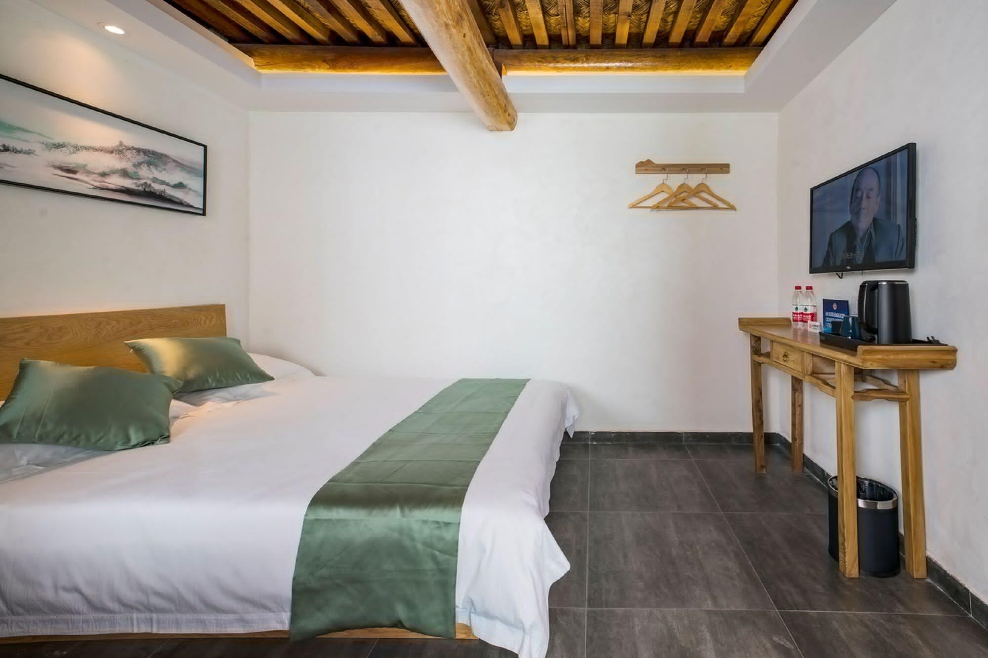 Lotus Hotel 2*